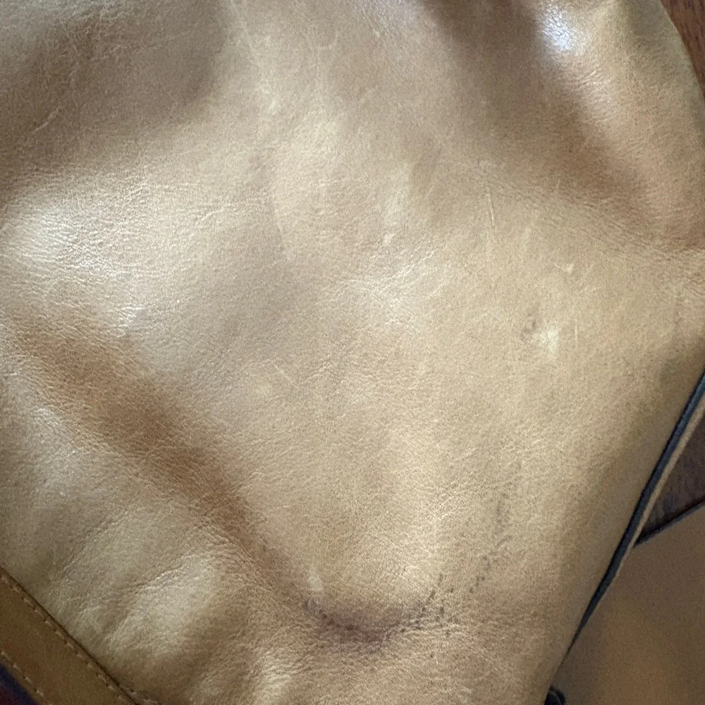 Coach Tan Crossbody Bag with Classic Design - Picture 9 of 13